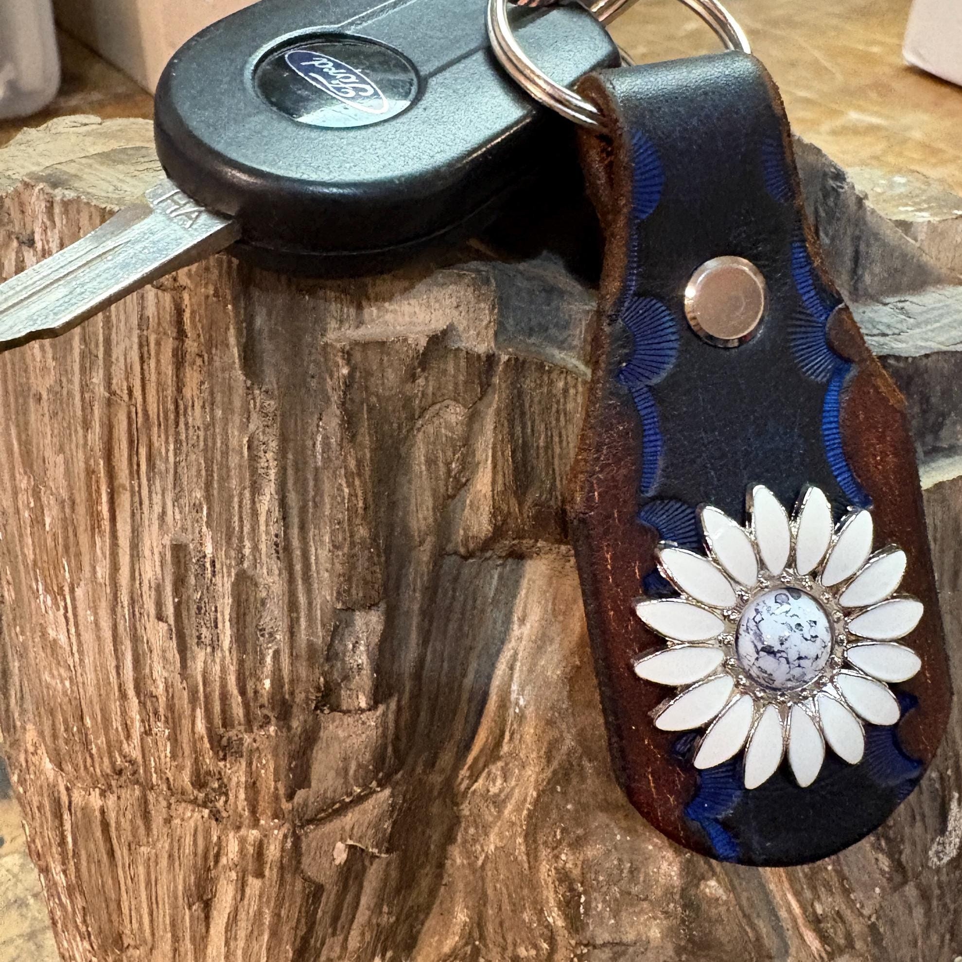Daisy Keychain: Handmade Leather White Flower Key Fob