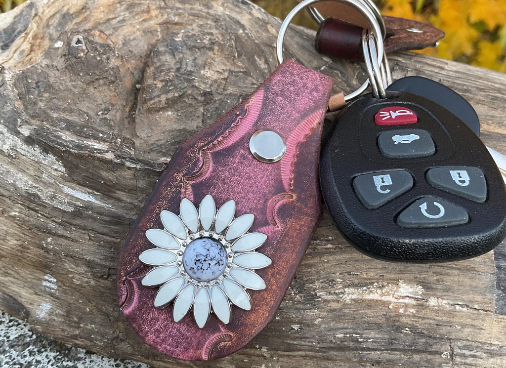 Daisy Keychain: Handmade Leather Flower Key Fob