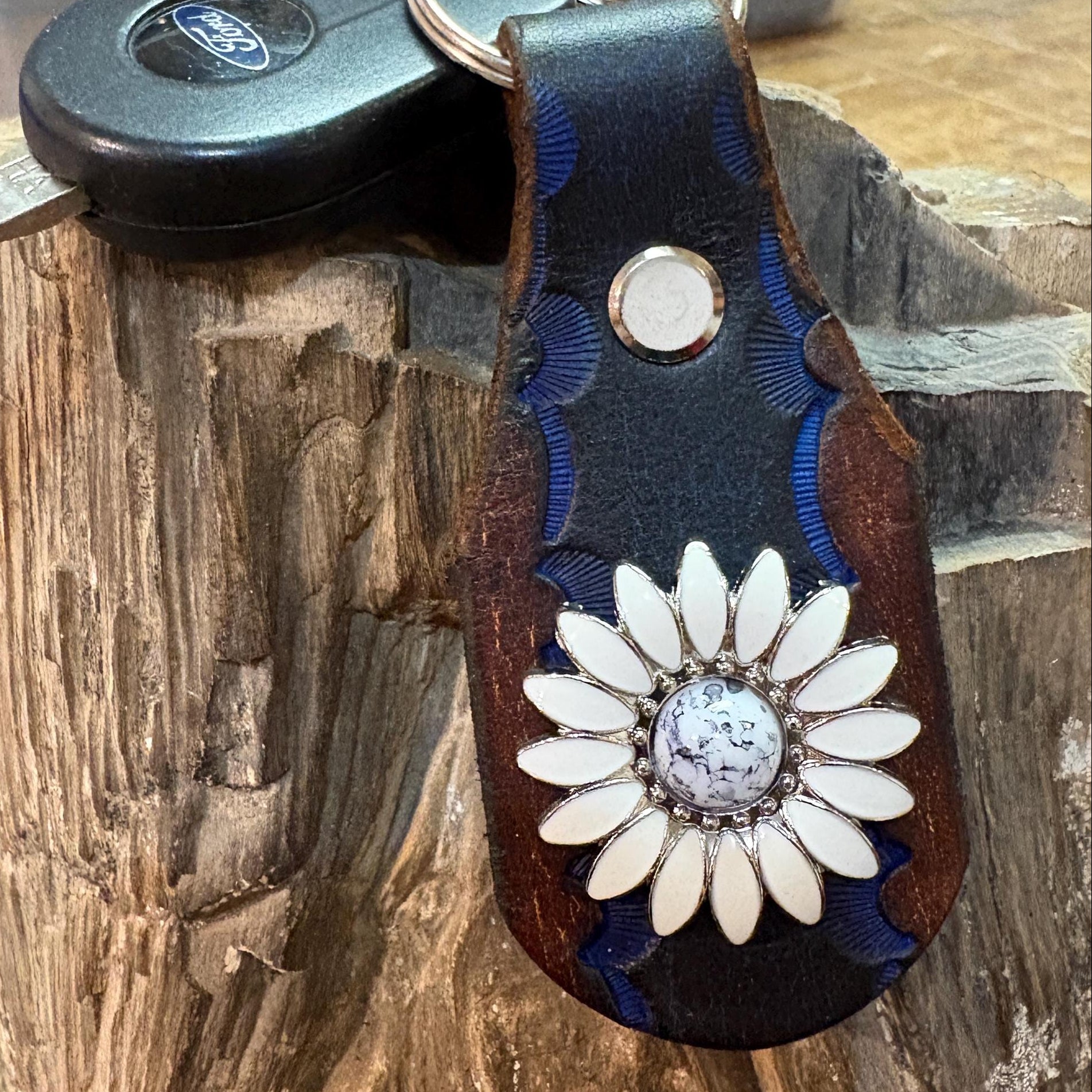 Daisy Keychain: Handmade Leather White Flower Key Fob