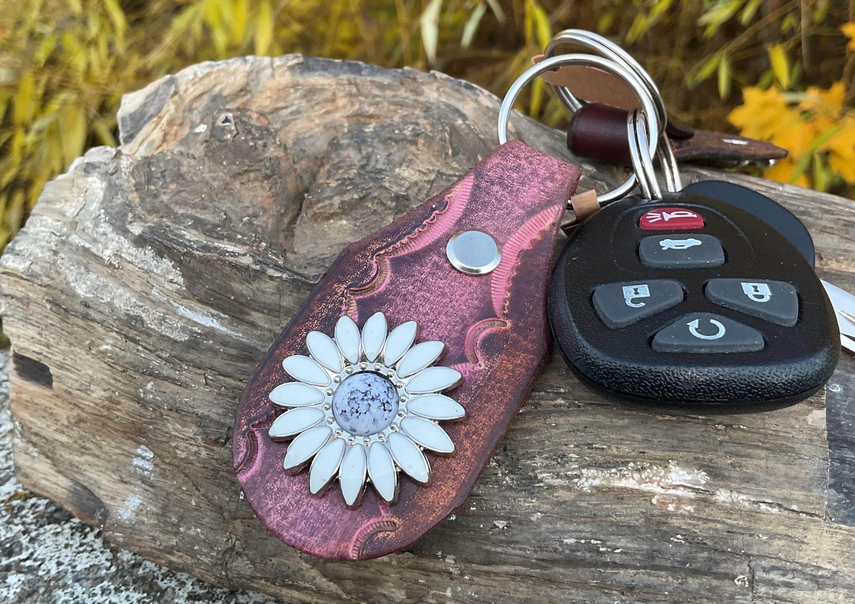 Daisy Keychain: Handmade Leather Flower Key Fob