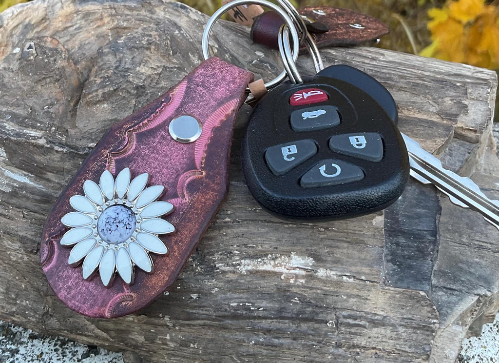 Daisy Keychain: Handmade Leather Flower Key Fob