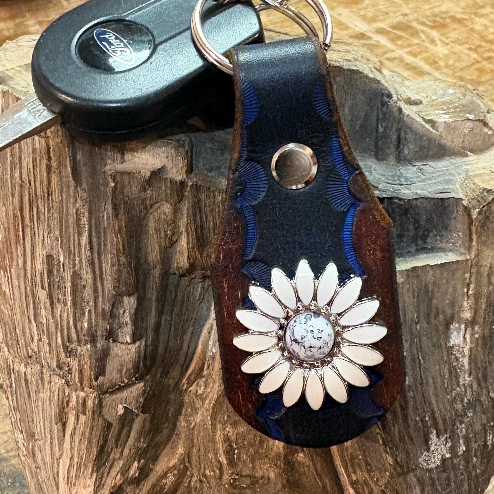 Daisy Keychain: Handmade Leather White Flower Key Fob
