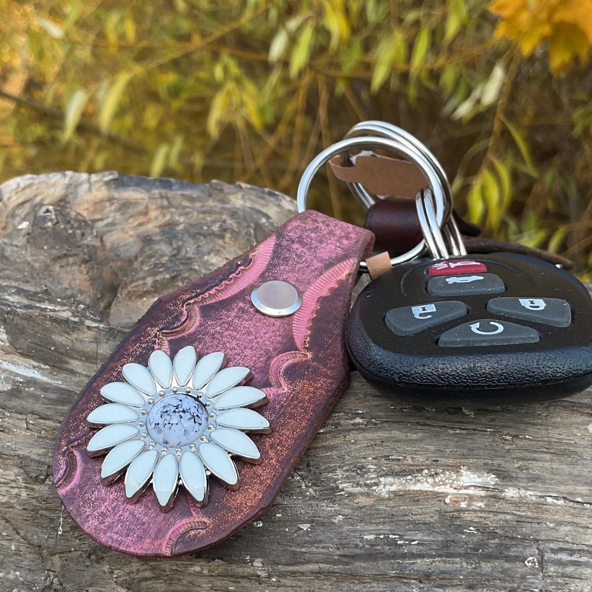 Daisy Keychain: Handmade Leather Flower Key Fob