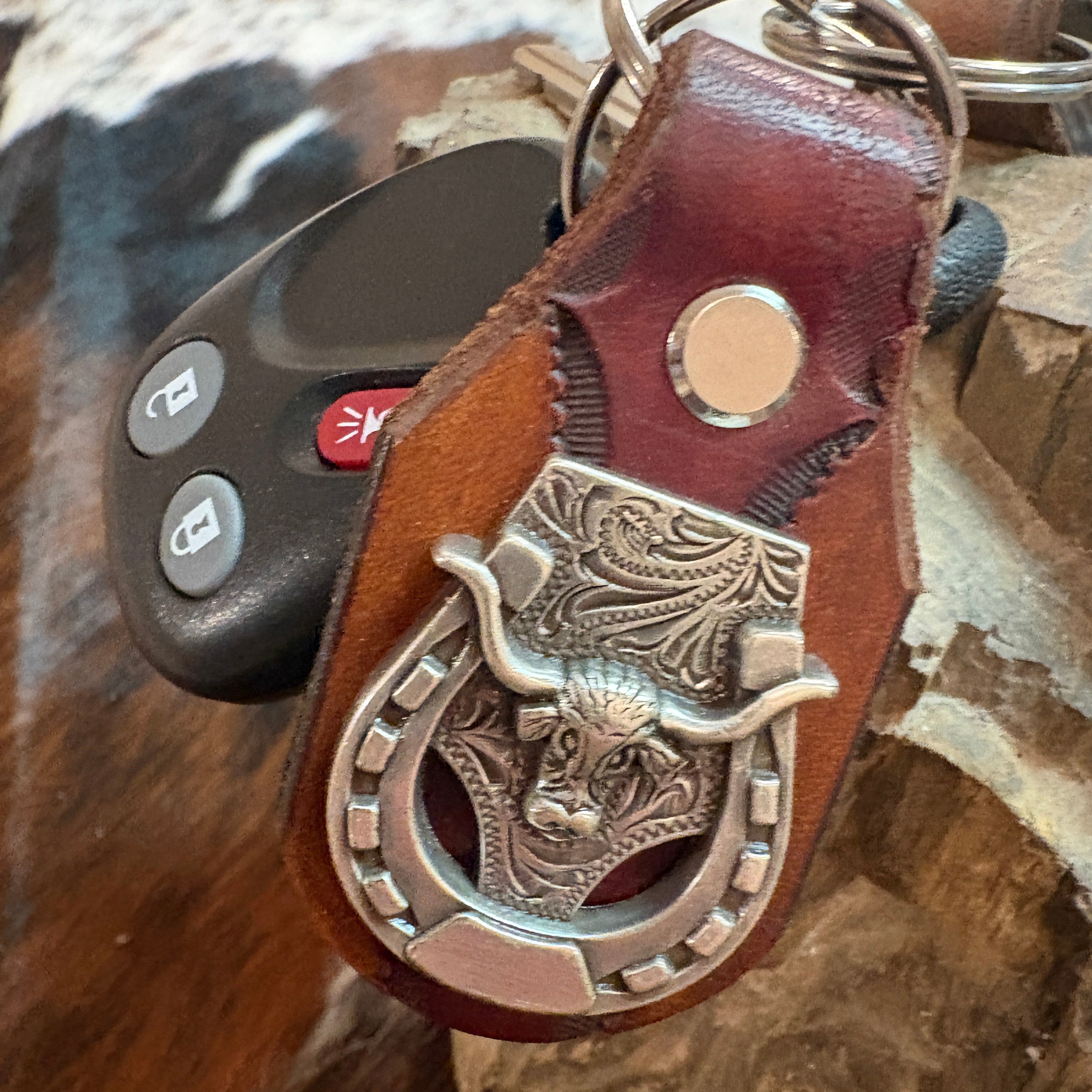 Longhorn Keychain: Handmade Texas Longhorn Horseshow Leather Key Fob