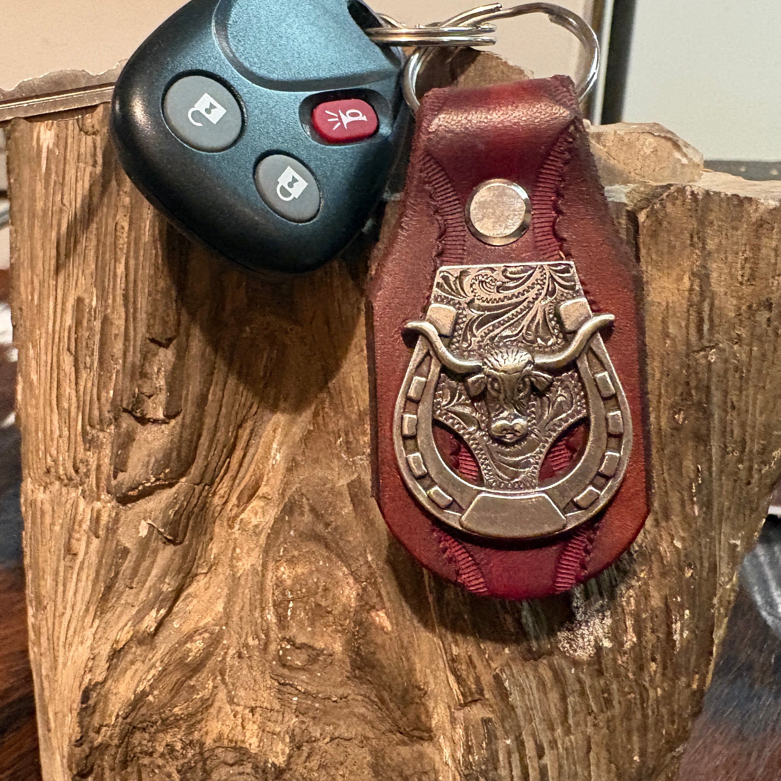 Longhorn Keychain: Handmade Texas Longhorn Horseshow Leather Key Fob