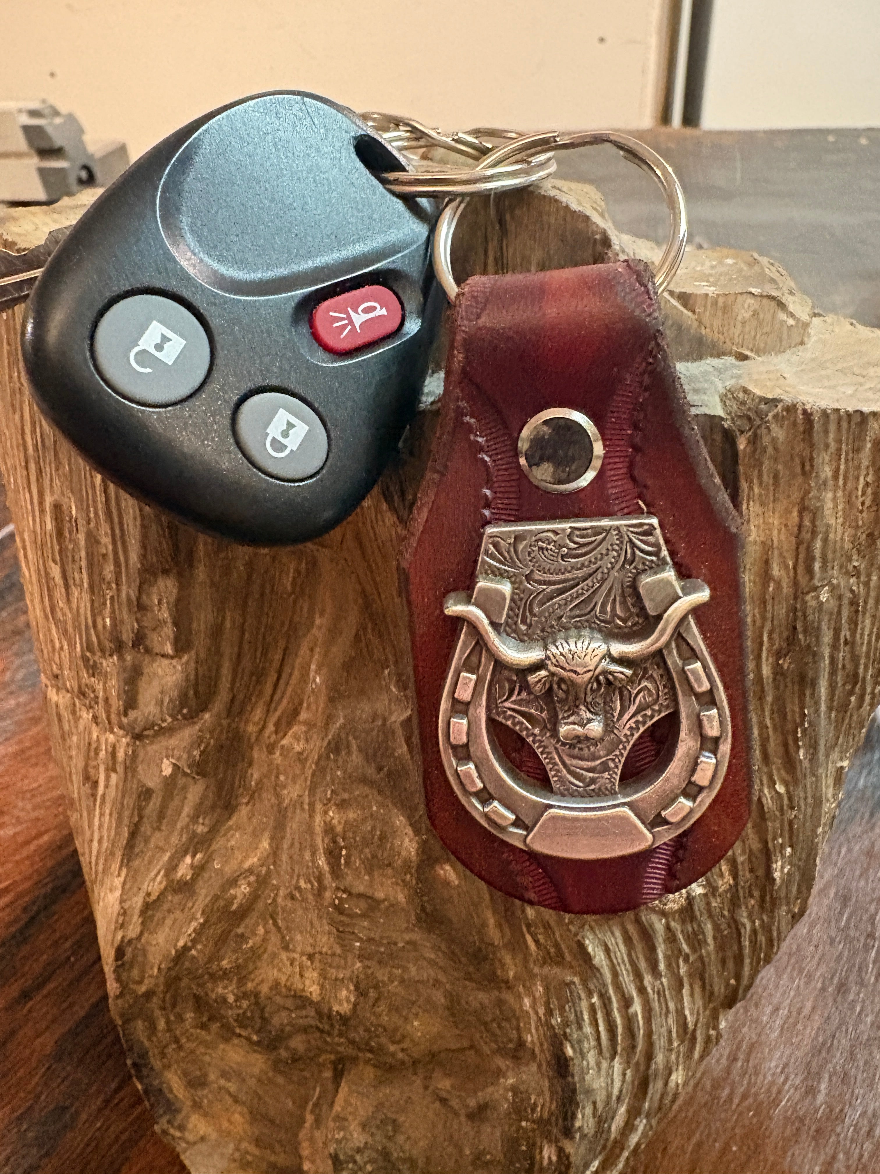 Longhorn Keychain: Handmade Texas Longhorn Horseshow Leather Key Fob
