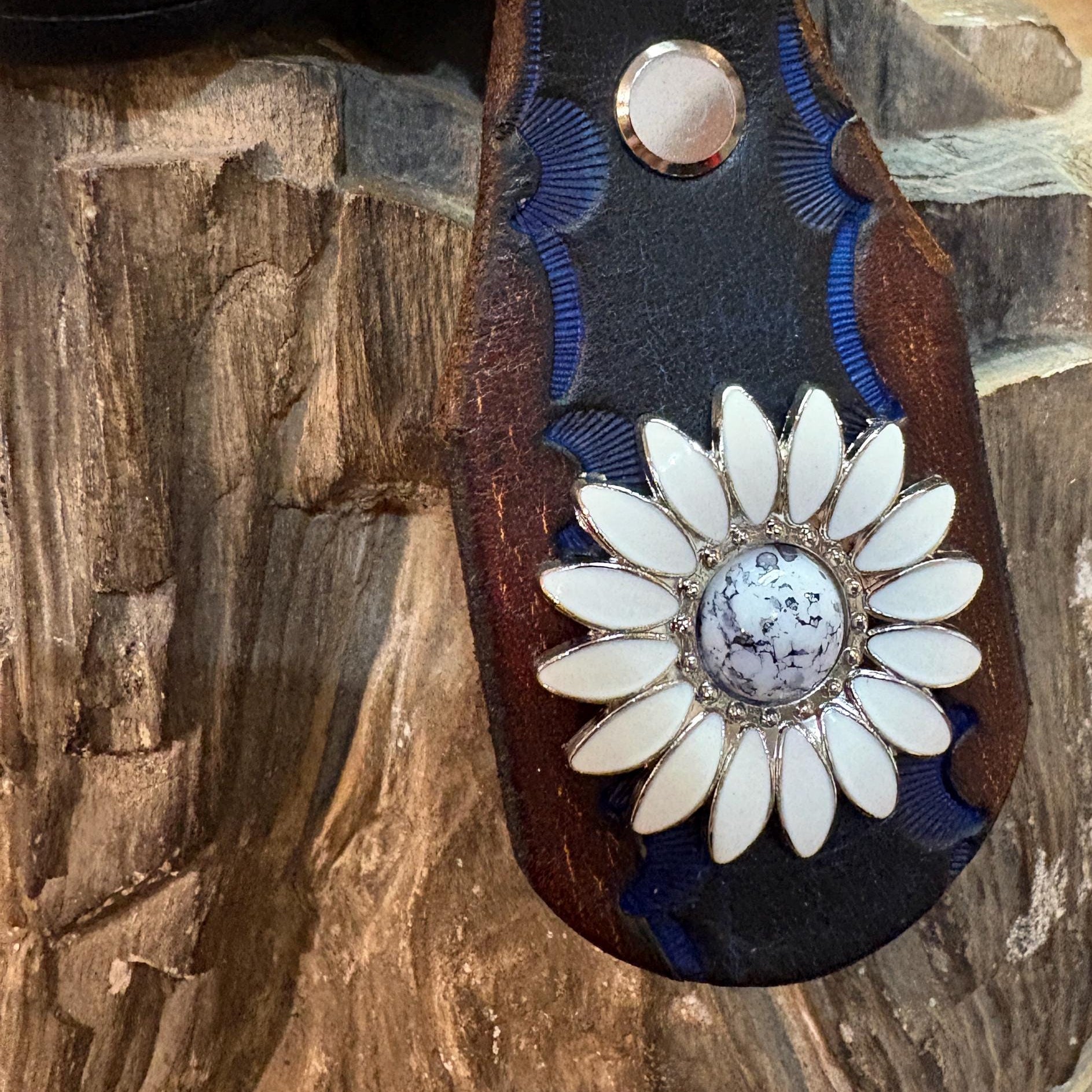 Daisy Keychain: Handmade Leather White Flower Key Fob